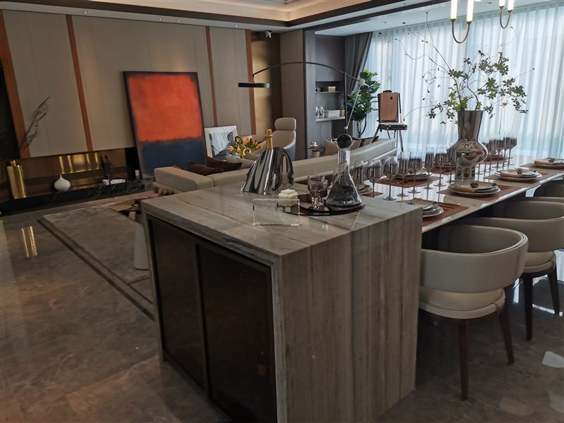 绿地御山台11层165平方大平层5层东户毛坯,配套海川小学初中学校,紧挨地铁8号线,5分钟融创茂