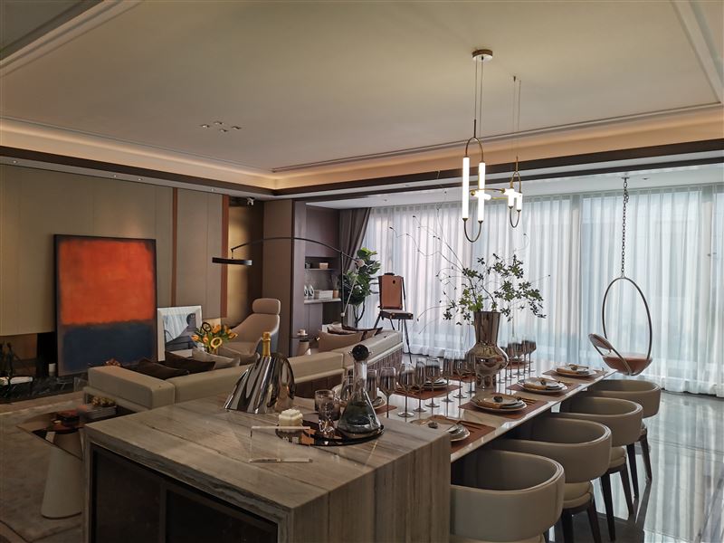 绿地御山台11层165平方大平层5层东户毛坯,配套海川小学初中学校,紧挨地铁8号线,5分钟融创茂