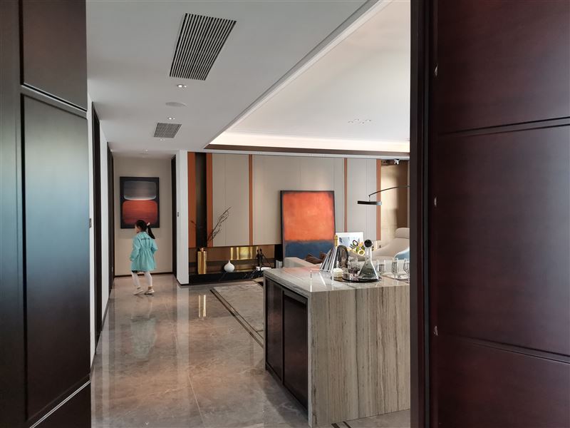 绿地御山台11层165平方大平层5层东户毛坯,配套海川小学初中学校,紧挨地铁8号线,5分钟融创茂